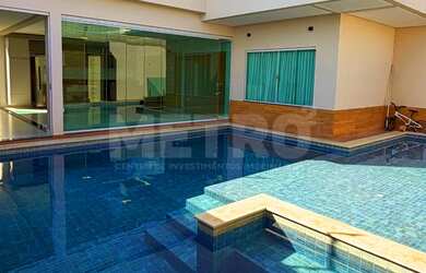 Imagem: A casa possui 1 Dormitório, 3 Suítes, 4 Banheiros, 350m²