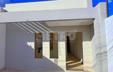 Imagem: A casa possui 2 Dormitórios, 1 Suíte, 2 Banheiros e está