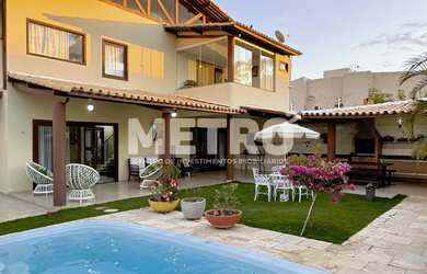 Imagem: A casa possui 2 Dormitórios, 2 Suítes, 245m² de Área Privada