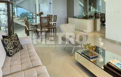 Imagem: A casa possui 3 Dormitórios, 2 Suítes, 3 Banheiros, 380m²