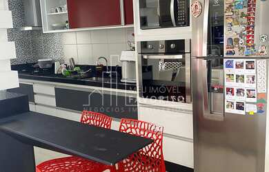 Imagem: O apartamento possui 2 Dormitórios, 1 Suíte, 2 Banheiros