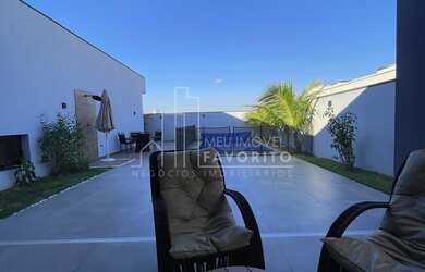 Imagem: A casa em condomínio possui 4 Dormitórios, 4 Suítes, 5 Banheiros