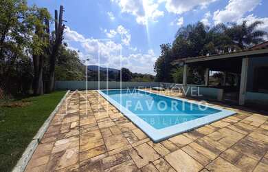 Imagem: O terreno possui 3 Dormitórios, 3 Suítes, 4 Banheiros, 2 Vagas