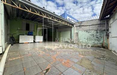 Imagem: A casa possui 3 Dormitórios, 1 Banheiro, 4 Vagas na garagem