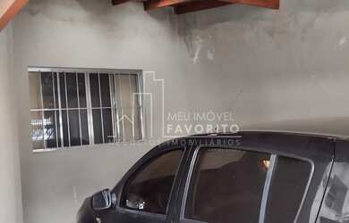 Imagem: A casa possui 3 Dormitórios, 2 Banheiros, 1 Vaga na garagem