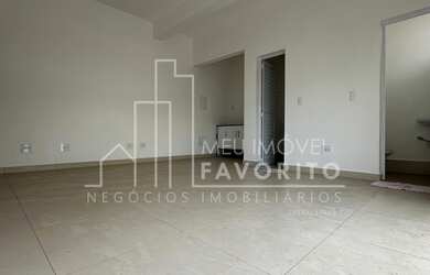 Imagem: A loja possui 2 Banheiros, 100m² de Área Privada e está localizado