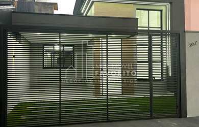 Imagem: A casa possui 3 Dormitórios, 1 Suíte, 2 Banheiros, 3 Vagas