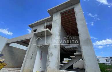 Imagem: A casa em condomínio possui 3 Dormitórios, 3 Suítes, 3 Banheiros