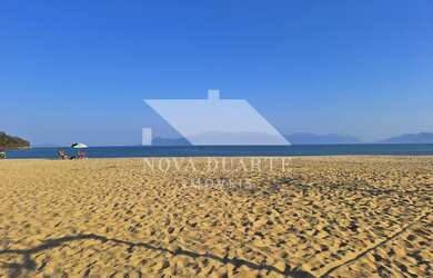 Imagem: A casa possui 4 Dormitórios, 3 Banheiros, 4 Vagas na garagem