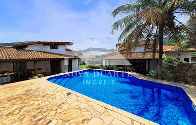 Imagem: A casa possui 3 Dormitórios, 2 Suítes, 4 Banheiros, 2 Vagas