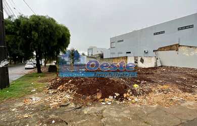 Imagem: O terreno possui 560m² de Área e está localizado em Alto