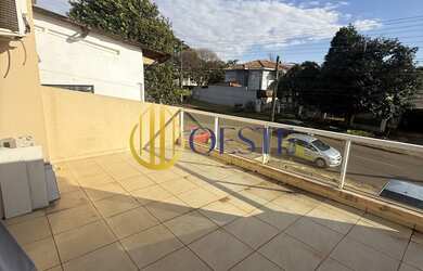 Imagem: A casa possui 3 Dormitórios, 1 Banheiro, 3 Vagas na garagem