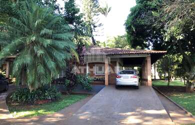 Imagem: A chácara possui 3 Dormitórios, 4 Banheiros, 921m² de Área