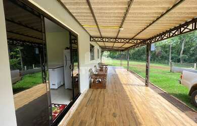 Imagem: A chácara possui 4 Dormitórios, 2 Banheiros, 98.256m² de