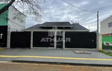 Imagem: A casa possui 1 Dormitório, 1 Suíte, 1 Banheiro, 2 Vagas na