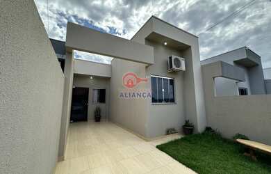 Imagem: A casa possui 2 Dormitórios, 1 Suíte, 1 Banheiro, 2 Vagas