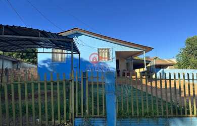 Imagem: A casa possui 3 Dormitórios, 1 Banheiro, 3 Vagas na garagem