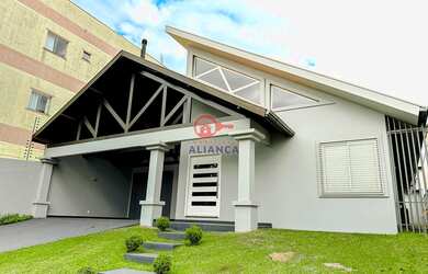 Imagem: A casa possui 2 Dormitórios, 1 Suíte, 1 Banheiro, 4 Vagas