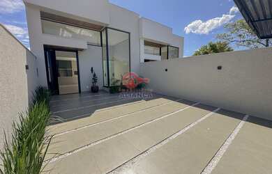 Imagem: A casa possui 2 Dormitórios, 1 Suíte, 1 Banheiro, 2 Vagas