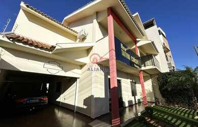 Imagem: A casa possui 2 Dormitórios, 1 Suíte, 1 Banheiro, 3 Vagas