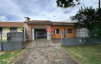 Imagem: A casa possui 2 Dormitórios, 1 Banheiro, 2 Vagas na garagem