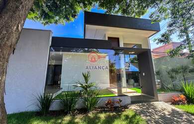 Imagem: A casa possui 2 Dormitórios, 1 Suíte, 1 Banheiro, 2 Vagas