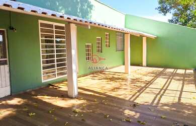 Imagem: A casa possui 3 Dormitórios, 2 Suítes, 3 Vagas na garagem