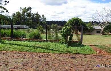 Imagem: A chácara possui 3 Dormitórios, 2 Banheiros, 160m² de Área