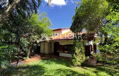 Imagem: A casa possui 1 Dormitório, 2 Suítes, 2 Banheiros, 5 Vagas