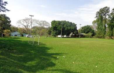 Imagem: A chácara possui 4 Dormitórios, 2 Banheiros, 1 Vaga na garagem