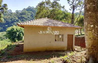 Imagem: A chácara possui 2 Dormitórios, 1 Banheiro e 53m² de Área