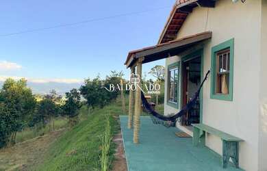 Imagem: A chácara possui 1 Dormitório, 1 Banheiro, 40m² de Área