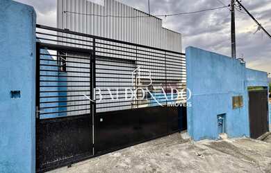 Imagem: O depósito possui 3 Banheiros, 250m² de Área Privada e está