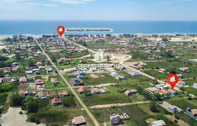 Imagem: A casa possui 3 Dormitórios, 1 Banheiro, 1 Vaga na garagem