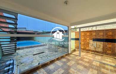 Imagem: A casa possui 3 Dormitórios, 1 Suíte, 4 Banheiros, 3 Vagas