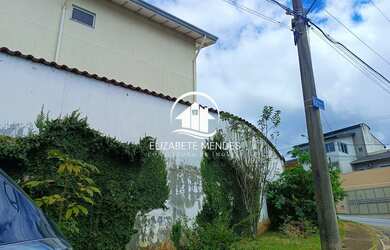 Imagem: A casa possui 3 Dormitórios, 1 Suíte, 3 Banheiros, 3 Vagas