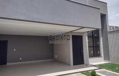 Imagem: A casa possui 3 Dormitórios, 3 Suítes, 1 Banheiro, 4 Vagas