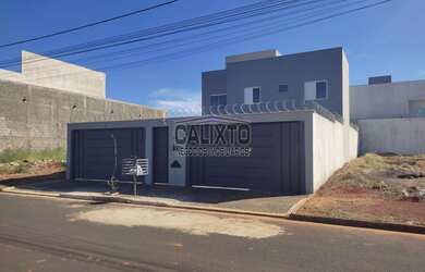 Imagem: O apartamento possui 2 Dormitórios, 1 Suíte, 1 Banheiro, 1