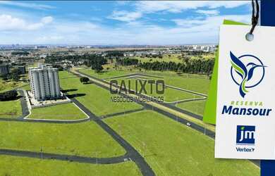 Imagem: O terreno e possui Dormitórios, Suítes, Banheiros, 250-0m²