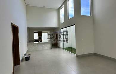 Imagem: A casa possui 3 Dormitórios, 3 Suítes, 1 Banheiro, 4 Vagas