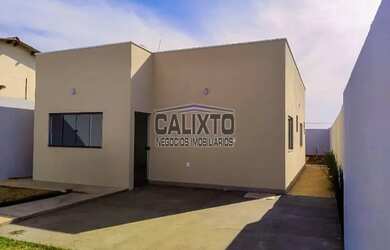 Imagem: A casa possui 2 Dormitórios, 1 Suíte, 1 Banheiro, 4 Vagas