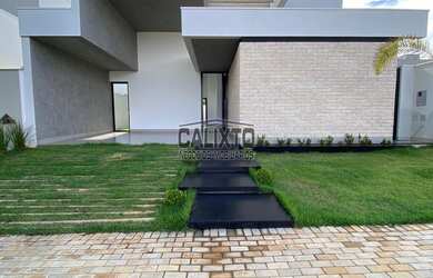 Imagem: A casa em condomínio possui 3 Dormitórios, 3 Suítes, 1 Banheiro