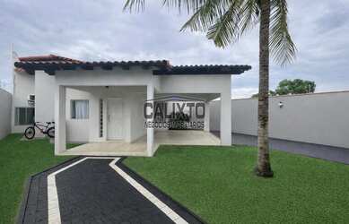 Imagem: A casa possui 3 Dormitórios, 1 Suíte, 2 Banheiros, 4 Vagas