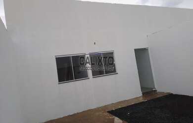 Imagem: A casa possui 2 Dormitórios, 1 Suíte, 1 Banheiro, 2 Vagas