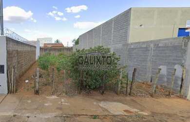 Imagem: O terreno possui 300m² de Área e está localizado em Segismundo