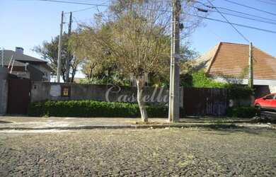 Imagem: A casa possui 3 Dormitórios, 1 Banheiro, 5 Vagas na garagem