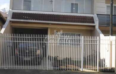 Imagem: A casa possui 2 Dormitórios, 1 Suíte, 2 Banheiros, 2 Vagas