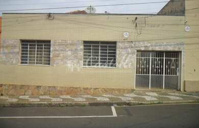 Imagem: A casa possui 4 Dormitórios, 2 Banheiros, 135m² de Área Privada