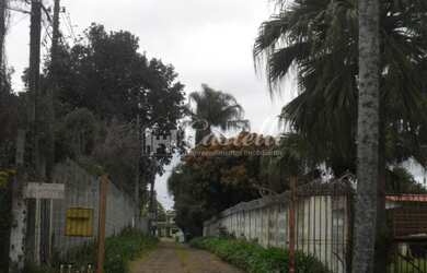 Imagem: A casa possui 4 Dormitórios, 3 Banheiros, 4 Vagas na garagem