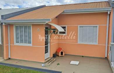 Imagem: A casa possui 2 Dormitórios, 1 Banheiro, 1 Vaga na garagem